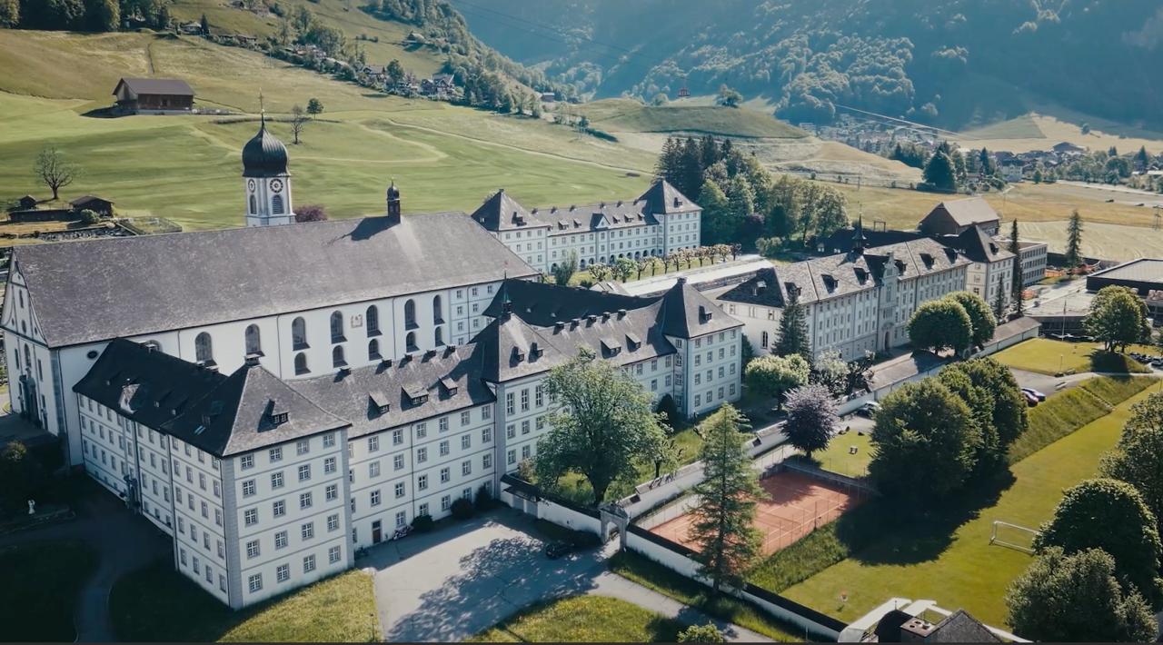 Vista aérea de conjunto histórico europeu